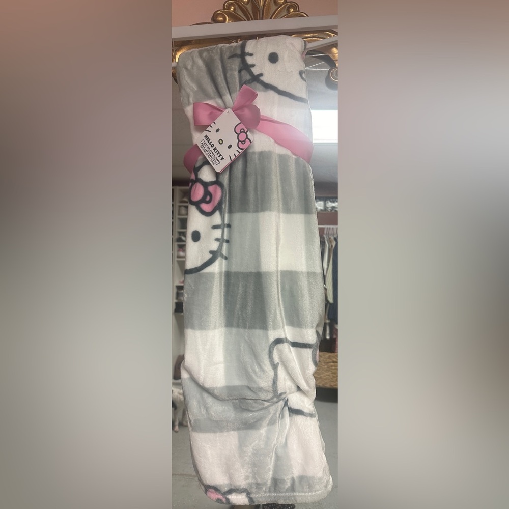 Hello kitty gray checker blanket
